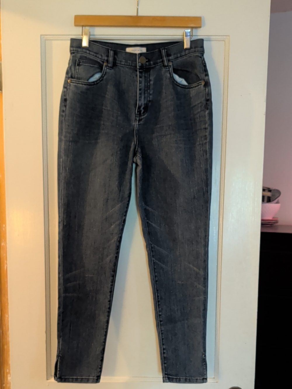 Les FOLLES De Joie High-Rise Cropped Skinny Jeans in Black Wash, Sz 29